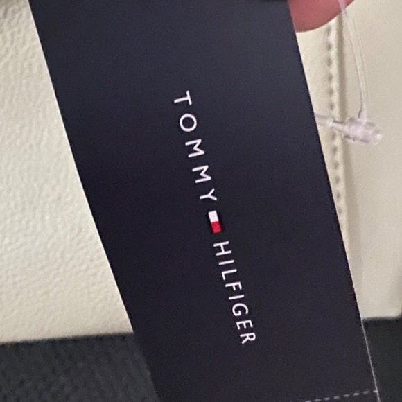 Tommy Hilfiger Shoulder Bag Crossbody Cream Color with Strap - Picture 12 of 12